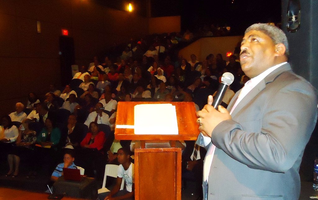 Director del Distrito Escolar 06-06 de Espaillat realiza rendición de cuentas 2014